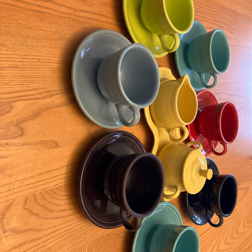 Fiestaware set of 7 tea cups & saucers with sugar/creamer with tray vintage - Picture 2 of 16